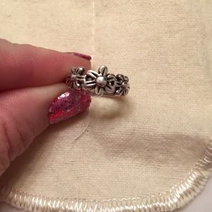 Flower ring. (Not James Avery)